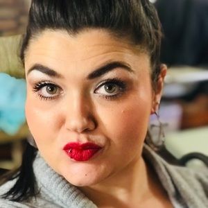 Meet your Posher, Renee